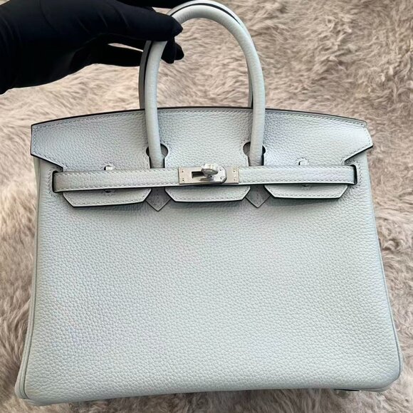 Classic Hermes Bag: A Stylish and Versatile Choice for Elegance - Picture 1 of 6